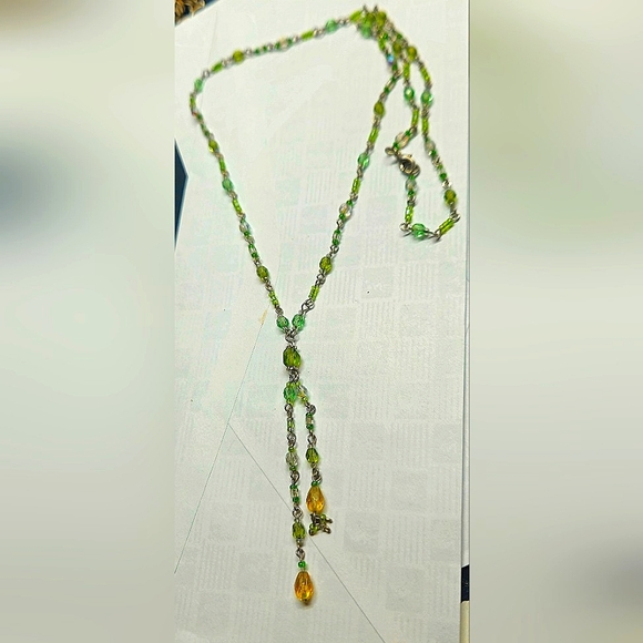 Very Pretty, Vintage,Necklace. Green, White and a touch of yellow AB Crystals. - Picture 2 of 3